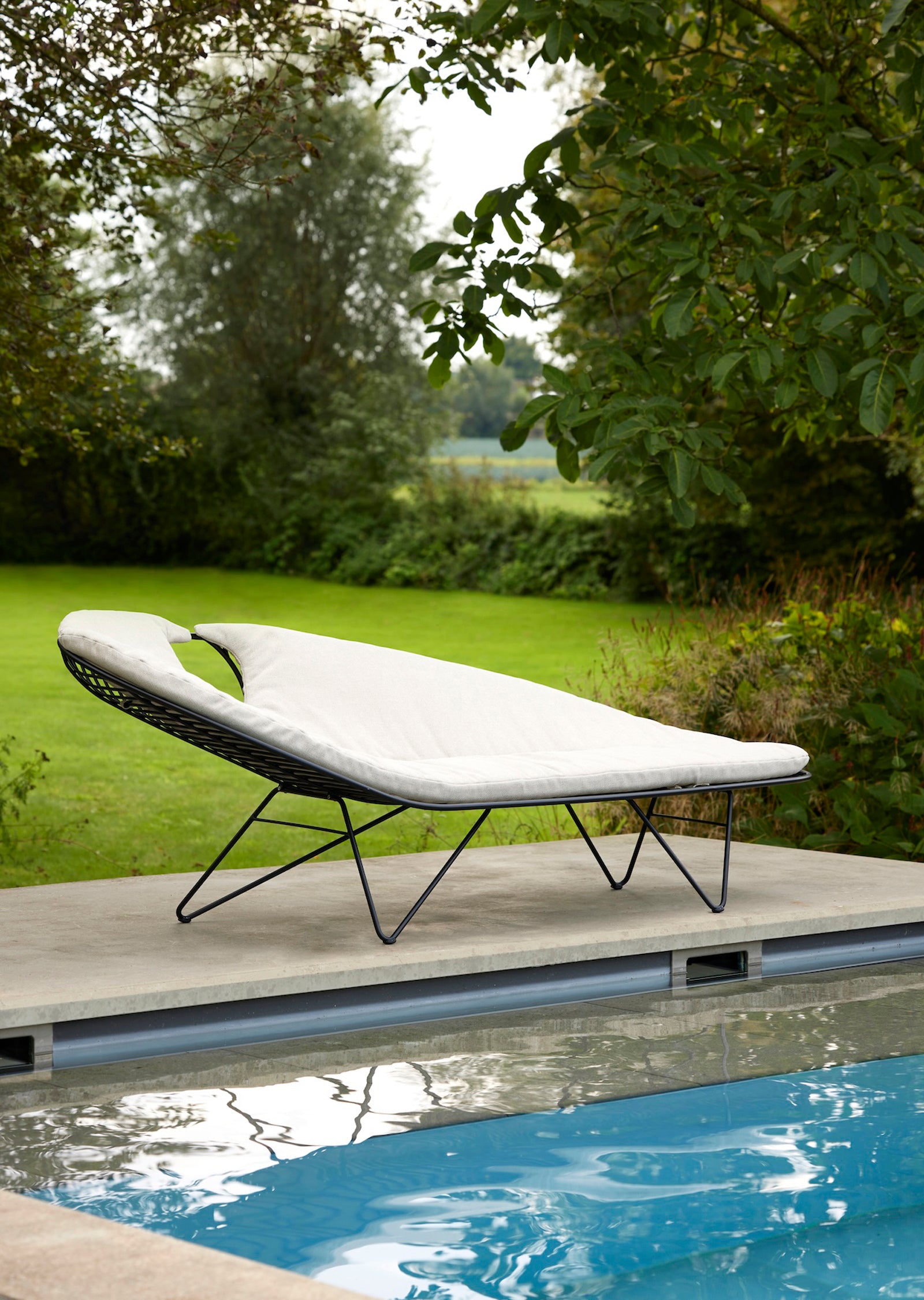 Wire Lounger