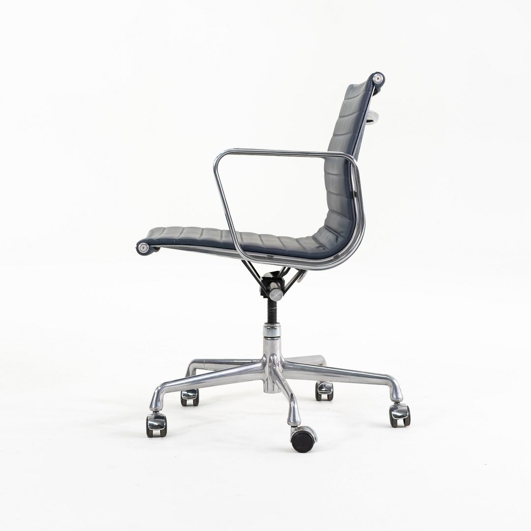 Eames Aluminum Group Management Chair, Model EA335