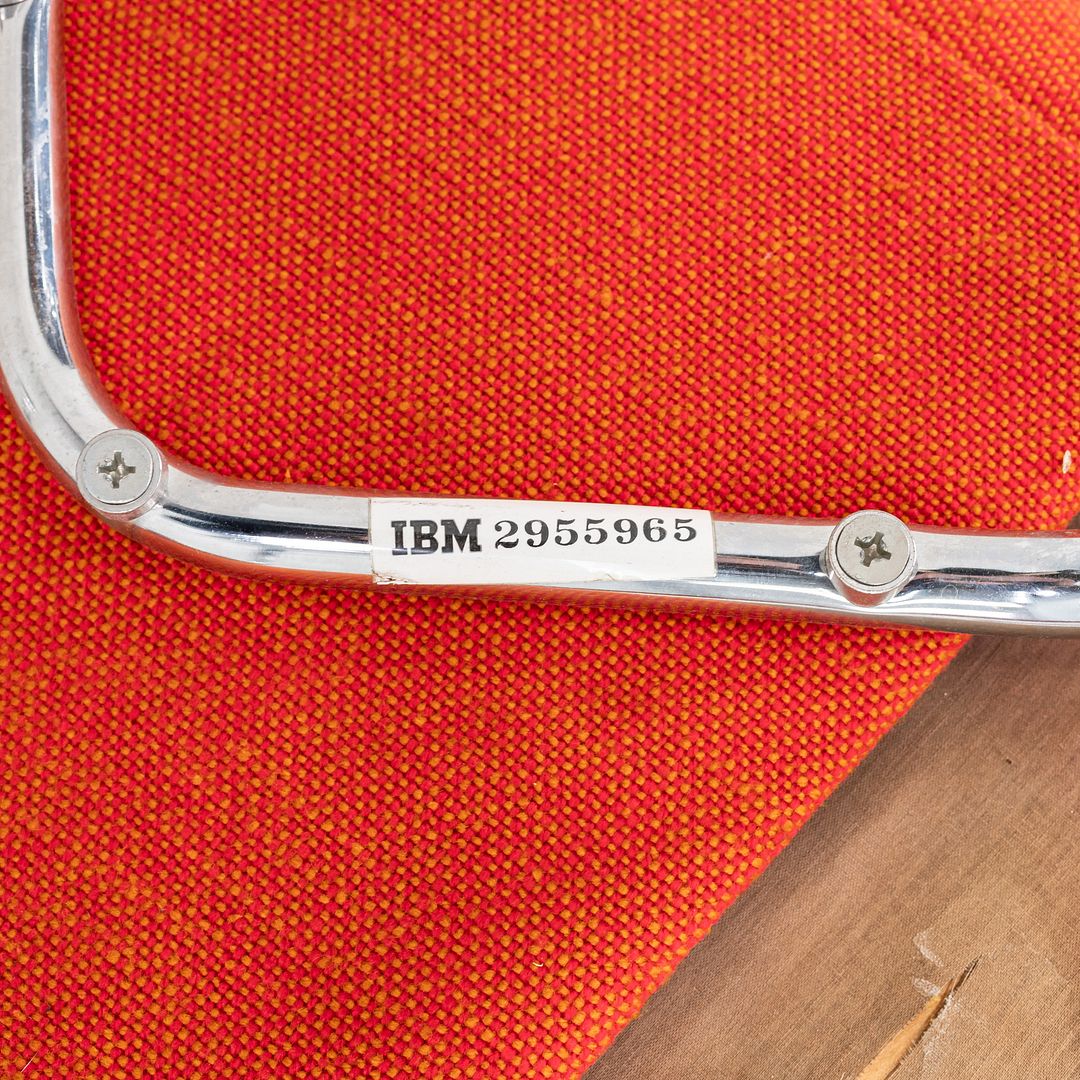 Saarinen Executive Arm Chair