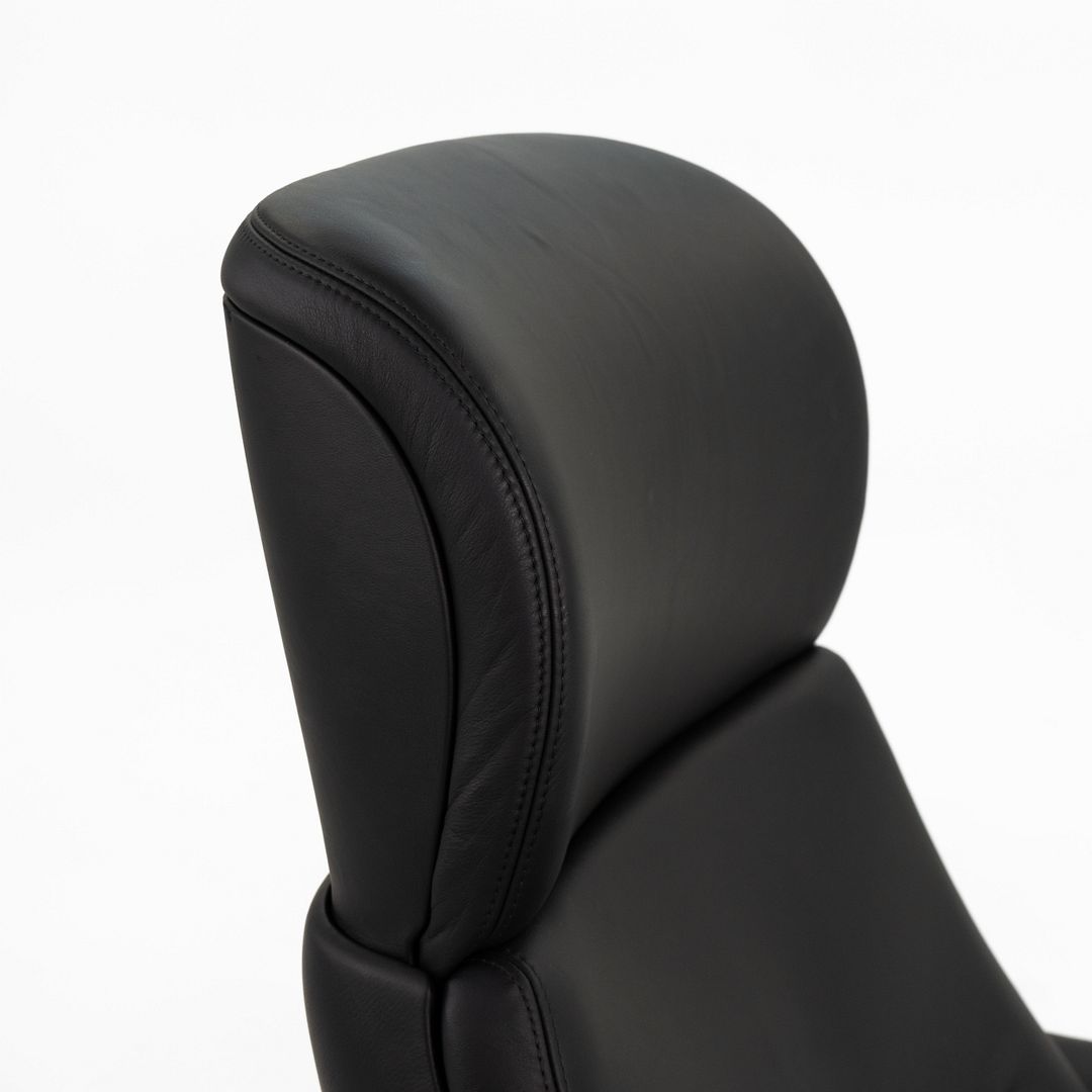Diffrient Lounge Chair and Ottoman