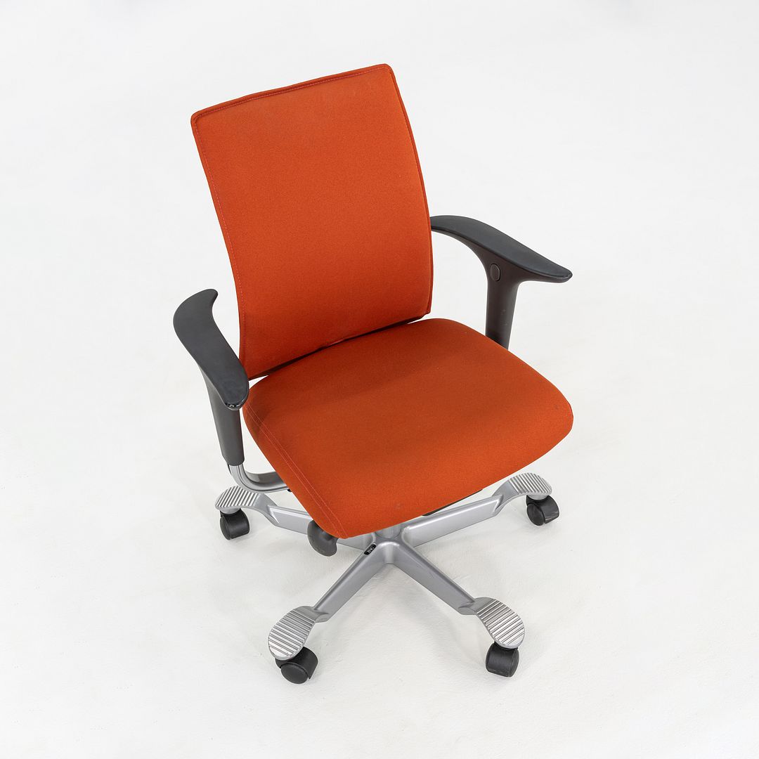 H05 Desk Chair
