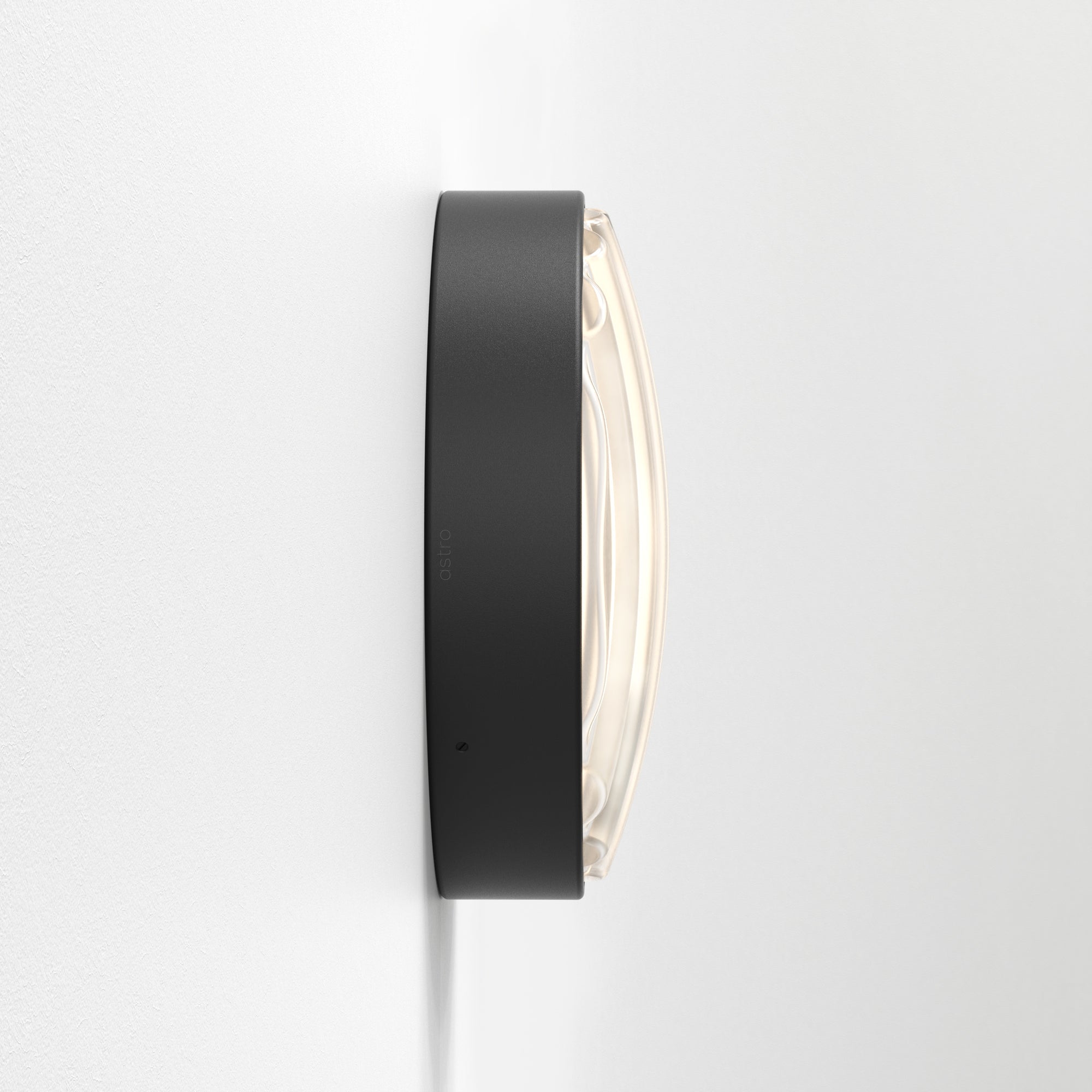 Montreal Round Wall Lamp — Outdoor