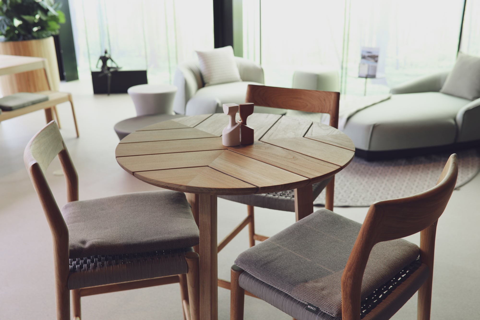 Atrani Bar Table