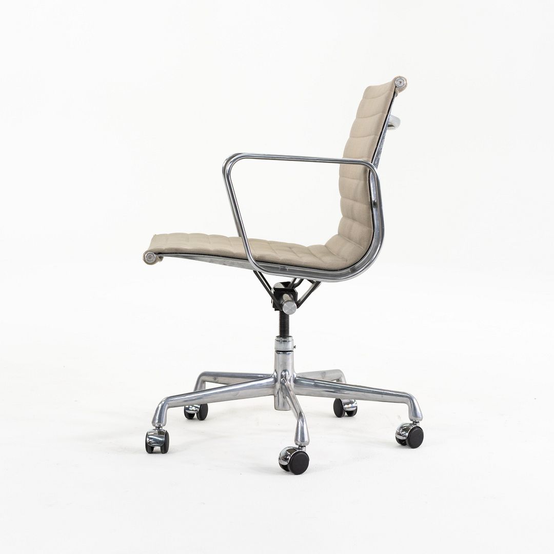 Aluminum Group Management Desk Chair, Model EA335