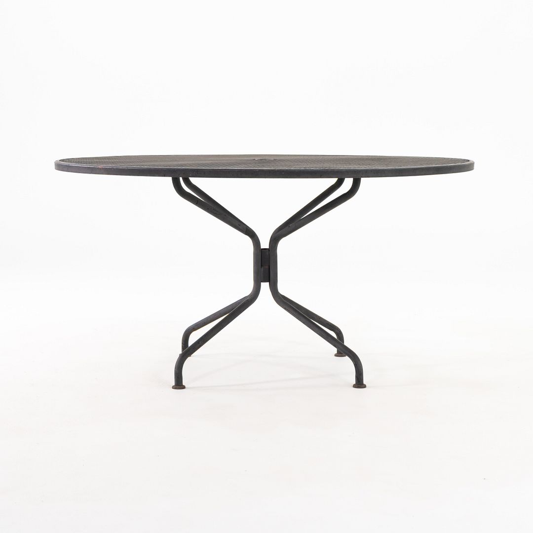 Sculptura Round Dining Table