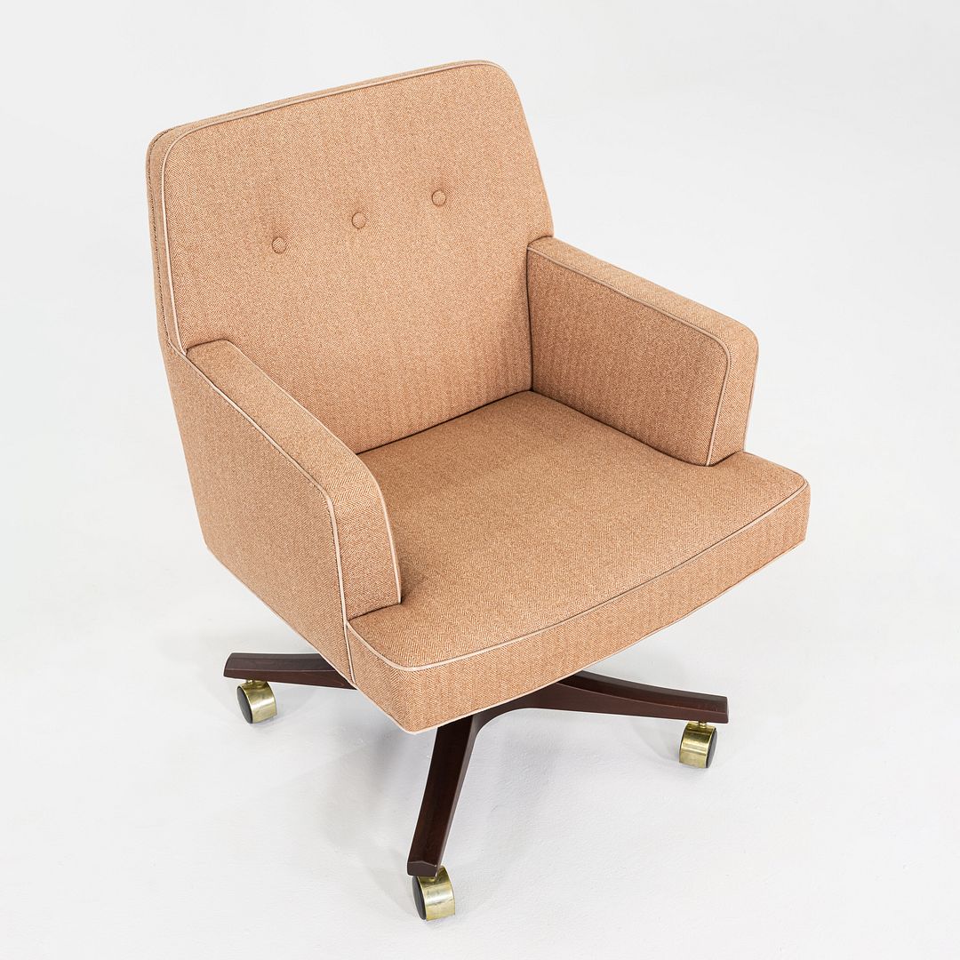 Executive Swivel Chair with Pneumatic Base