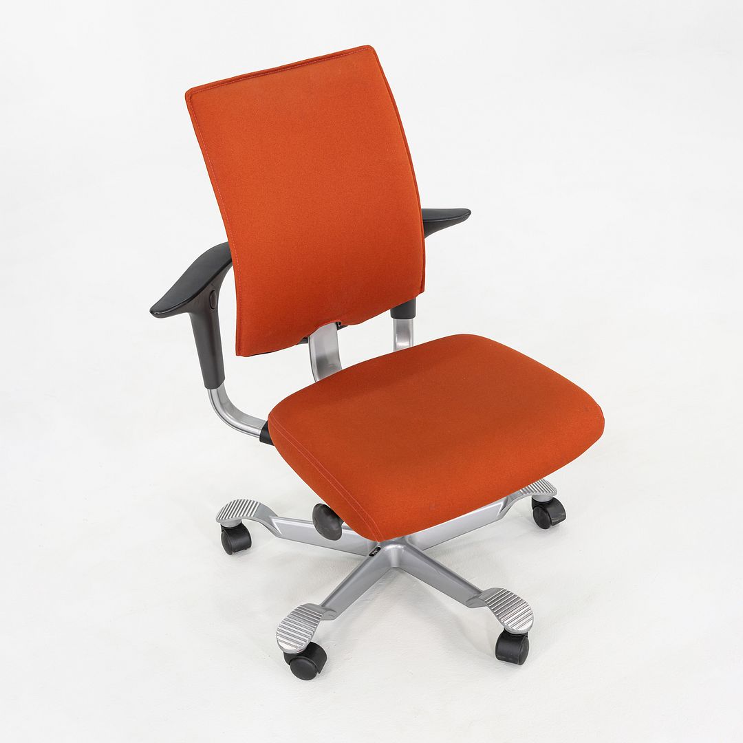 H05 Desk Chair