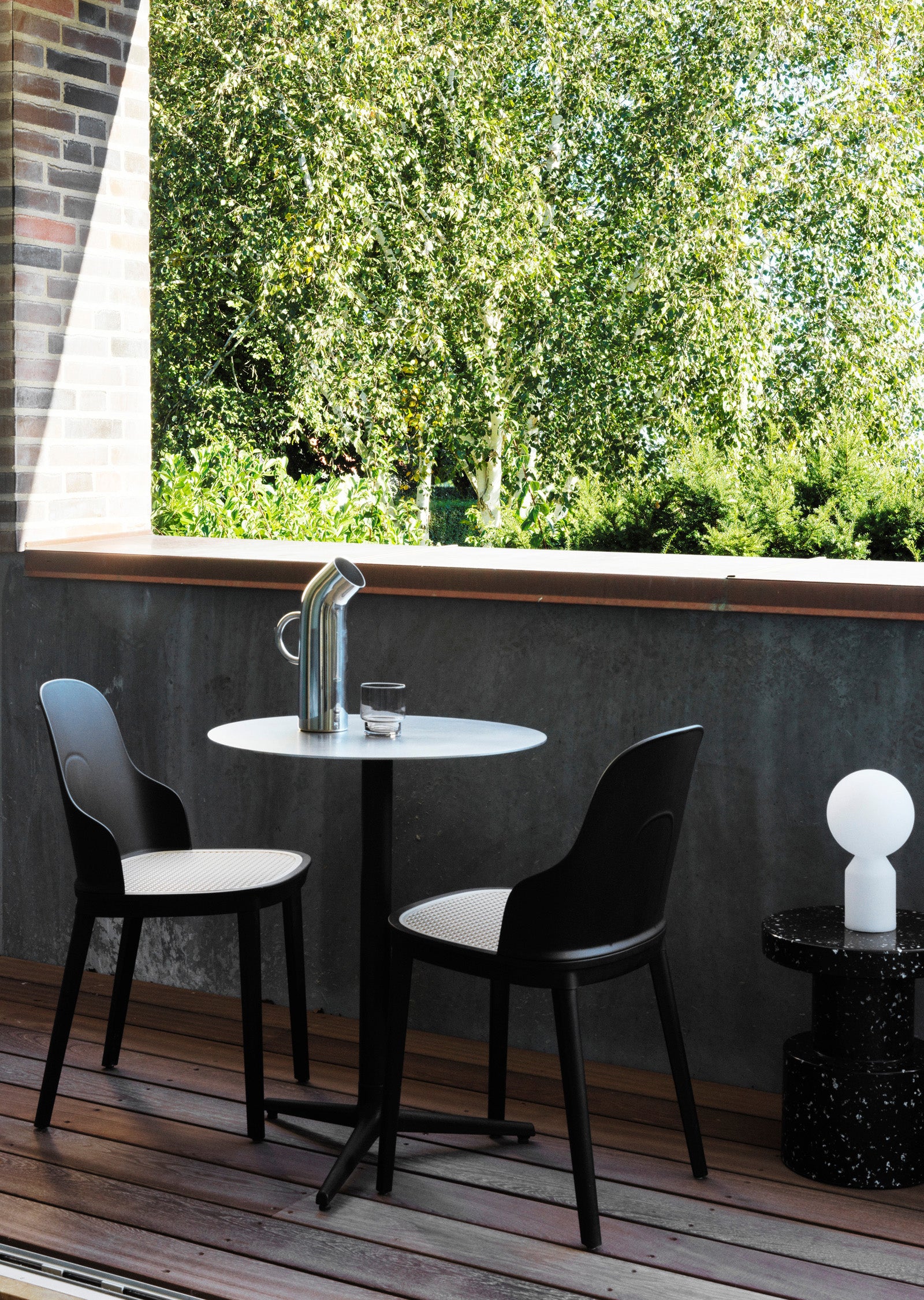 Allez Dining Table — 3 Legs