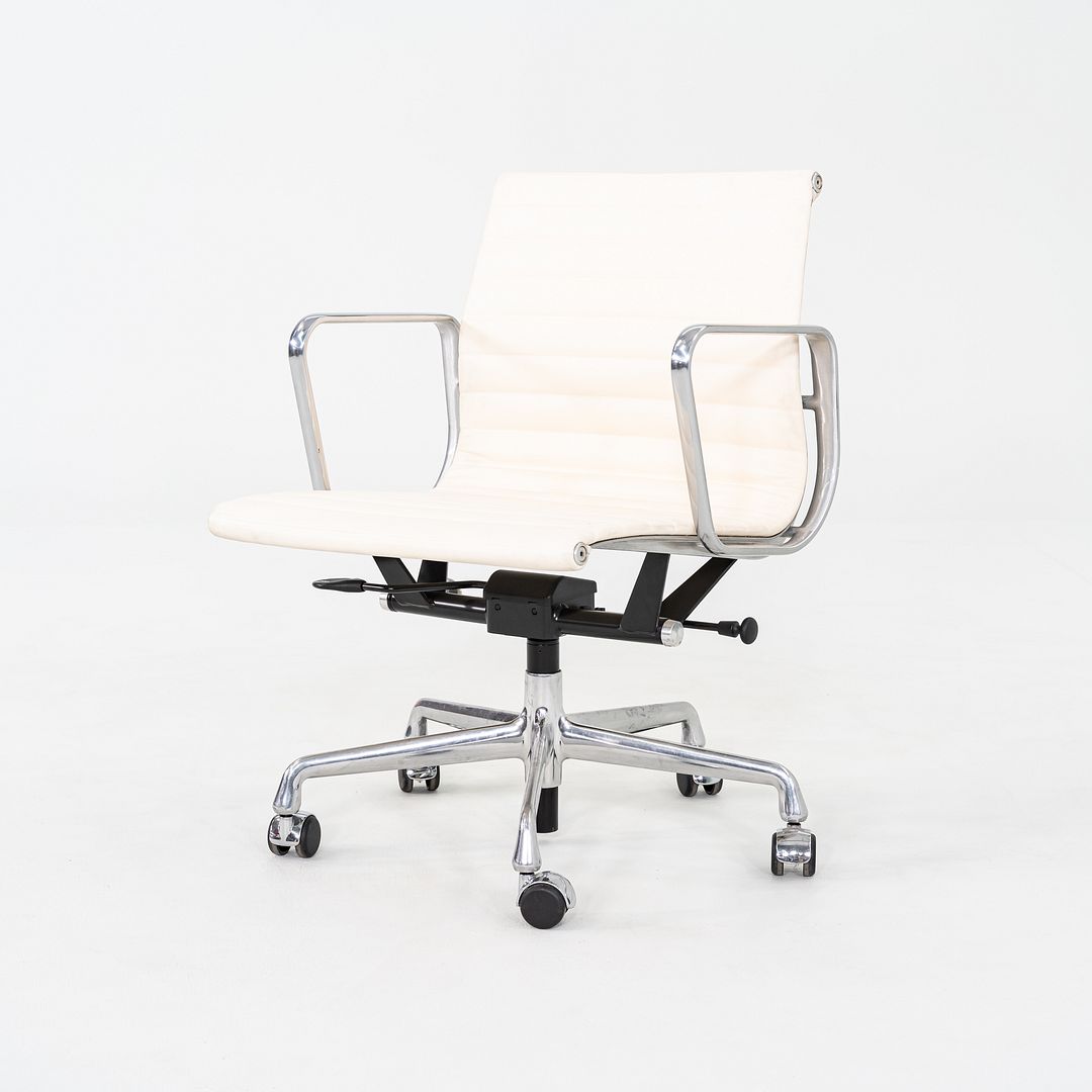 Aluminum Group Management Desk Chair, Model EA335