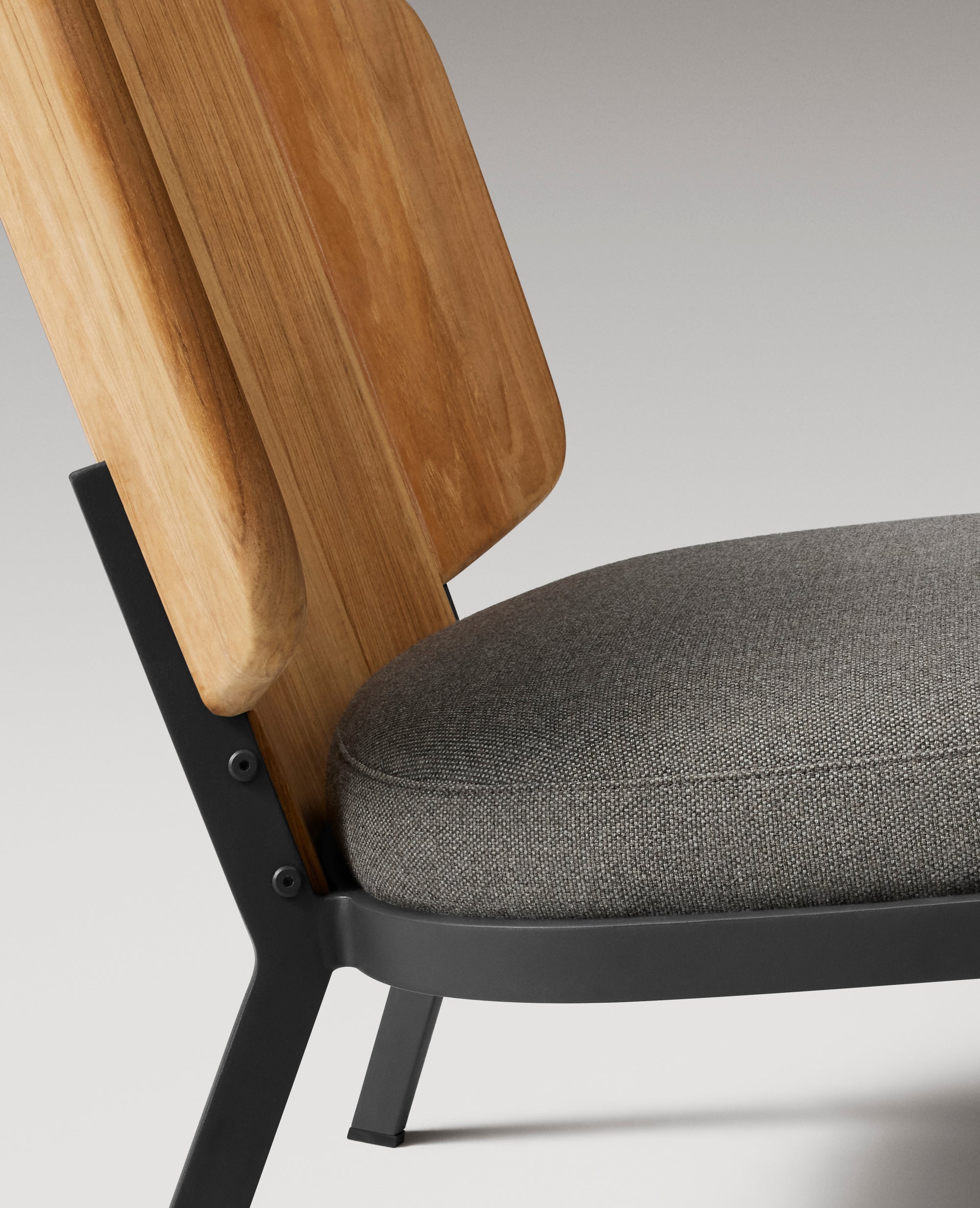 Low Fade Lounge Chair — Outdoor