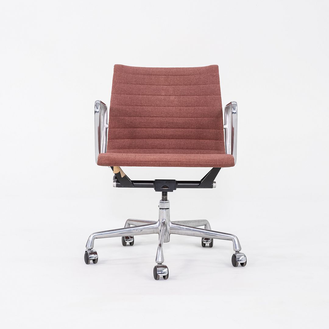 Eames Aluminum Group Management Desk Chair, Model EA335