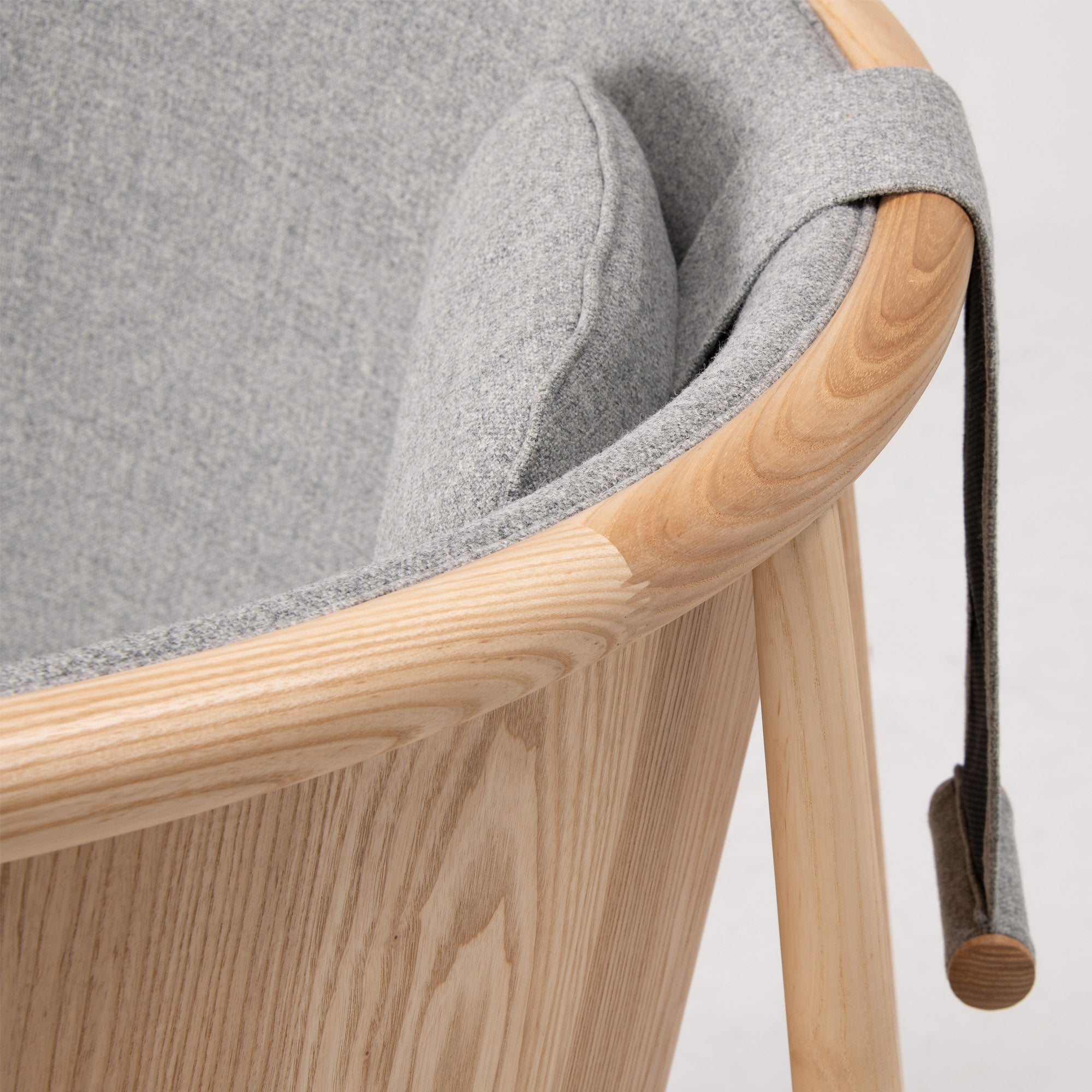 Flan Lounge Chair with Headrest