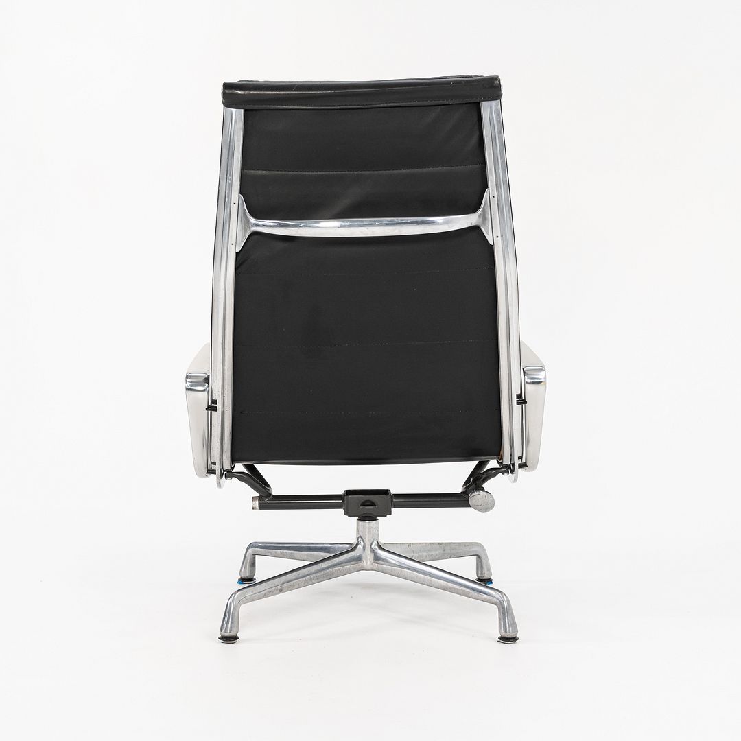 Soft Pad Lounge Chair and Ottoman