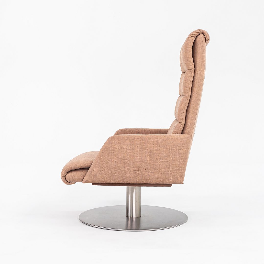 Swivel Lounge Chair