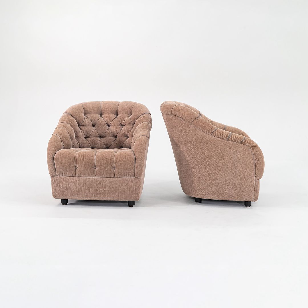 Tufted Club, Model 2084