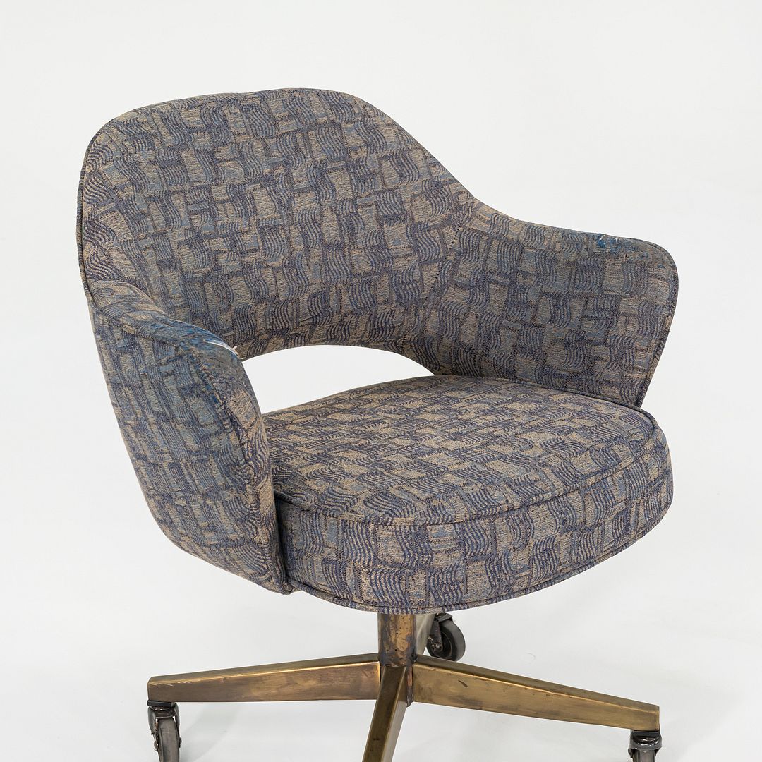 Saarinen Executive Swivel Arm Chair