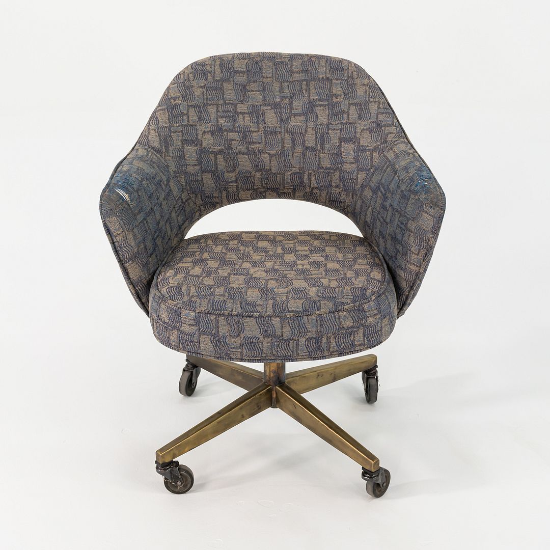 Saarinen Executive Swivel Arm Chair