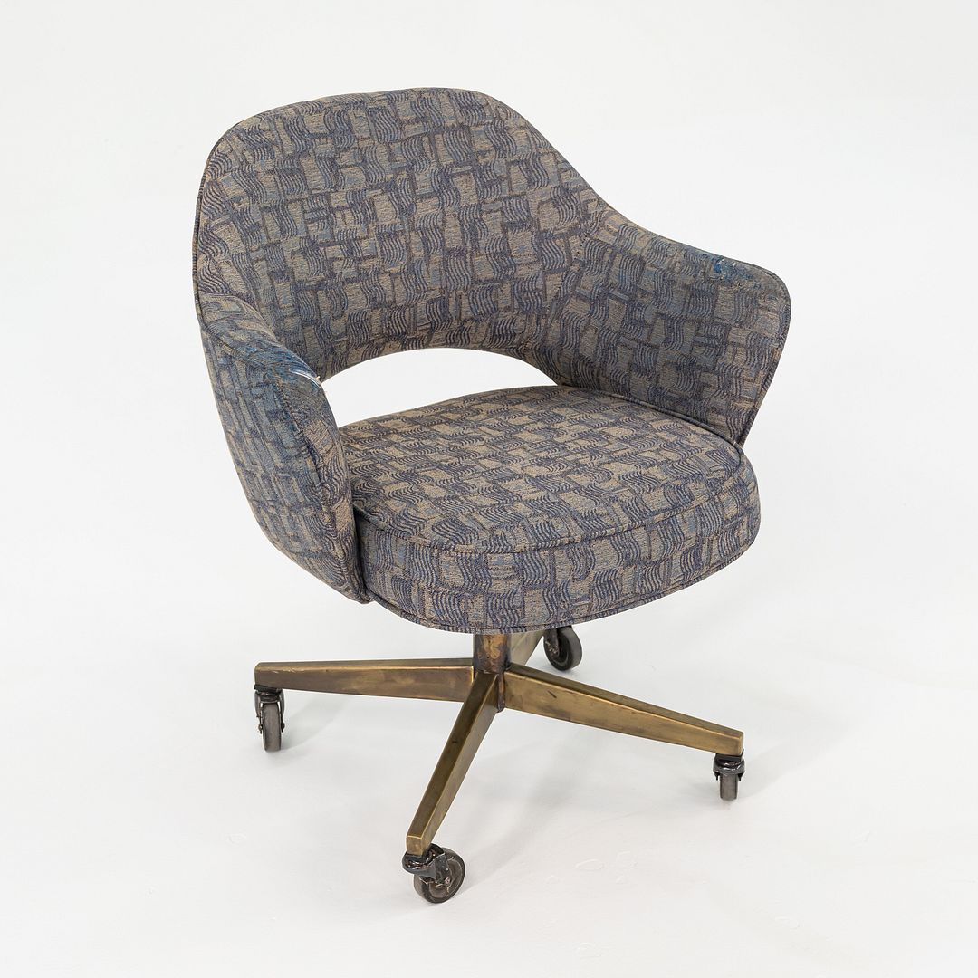 Saarinen Executive Swivel Arm Chair