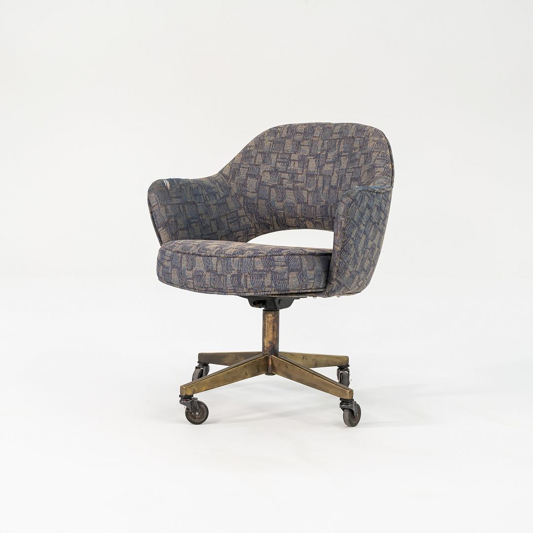 Saarinen Executive Swivel Arm Chair