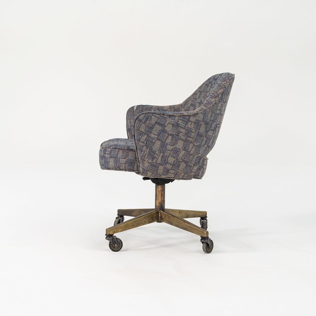 Saarinen Executive Swivel Arm Chair