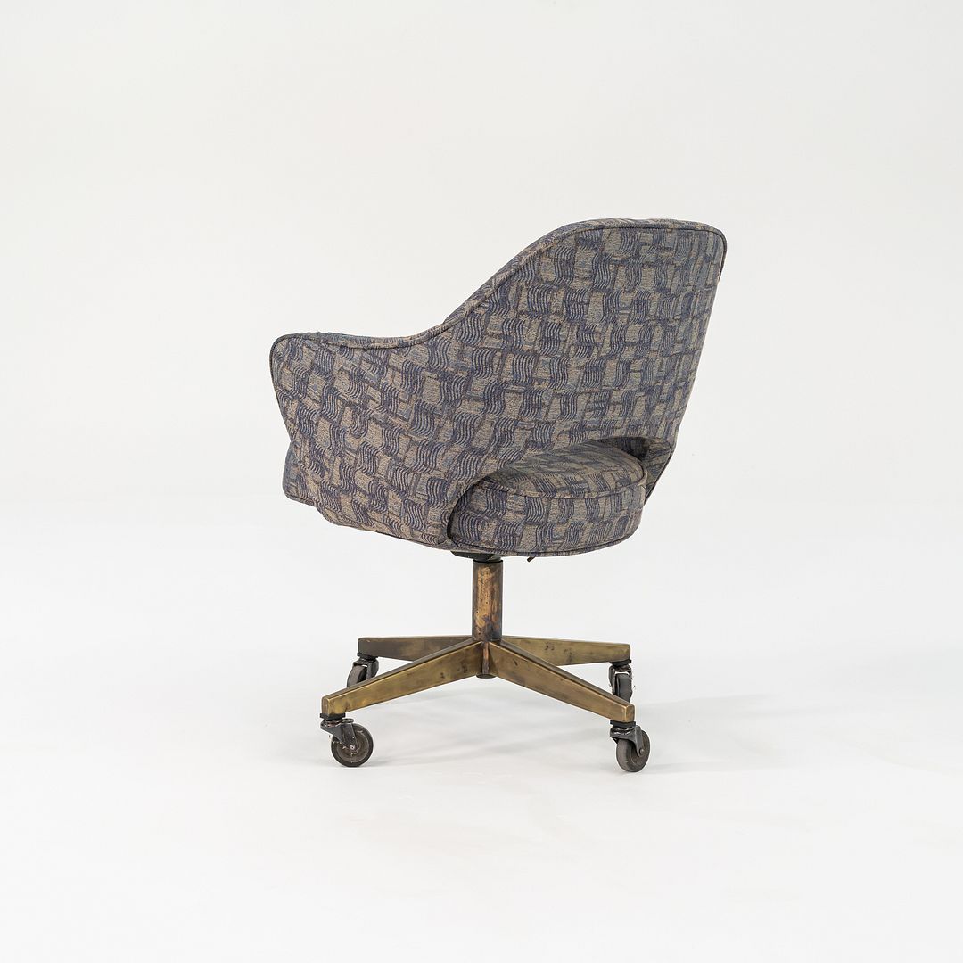 Saarinen Executive Swivel Arm Chair