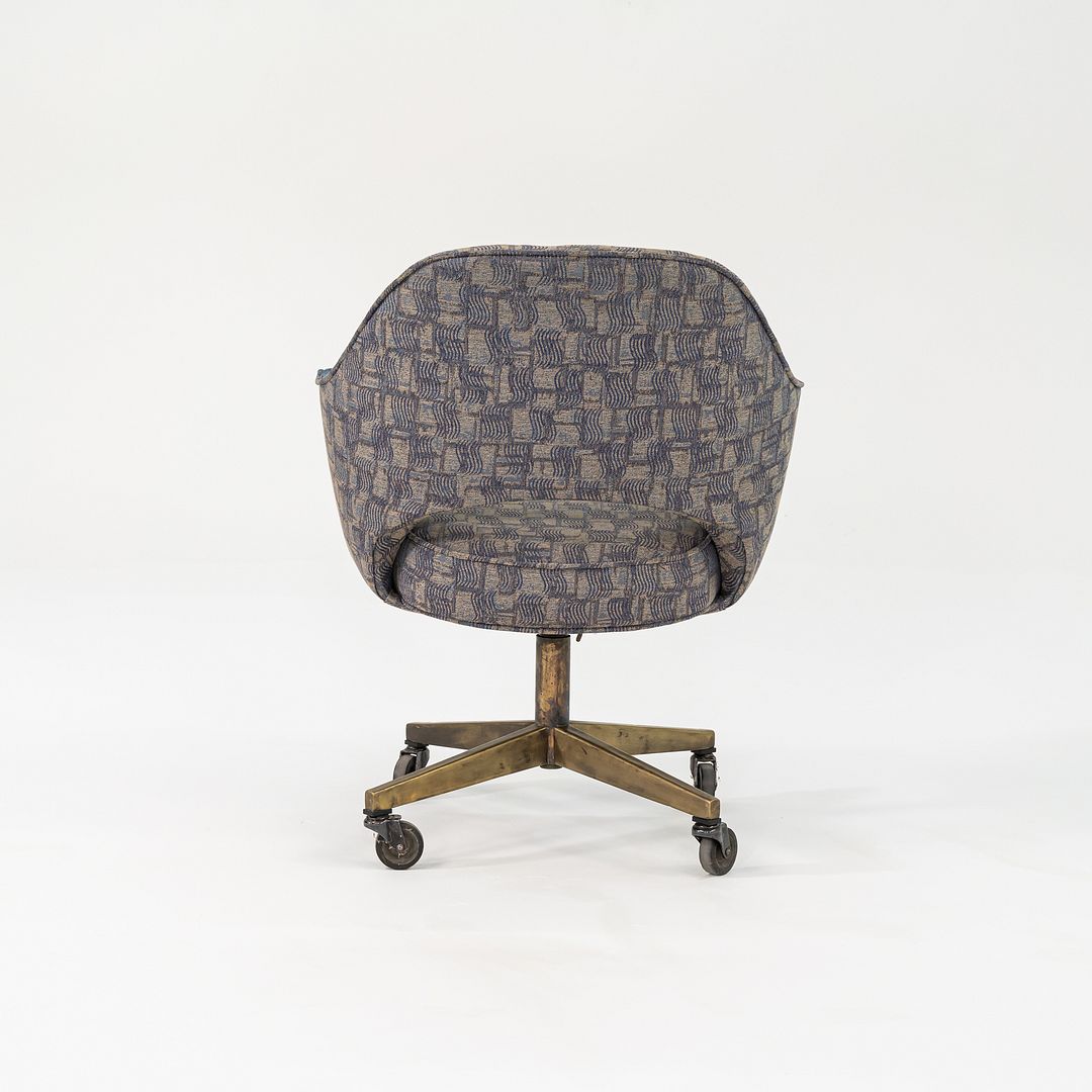 Saarinen Executive Swivel Arm Chair