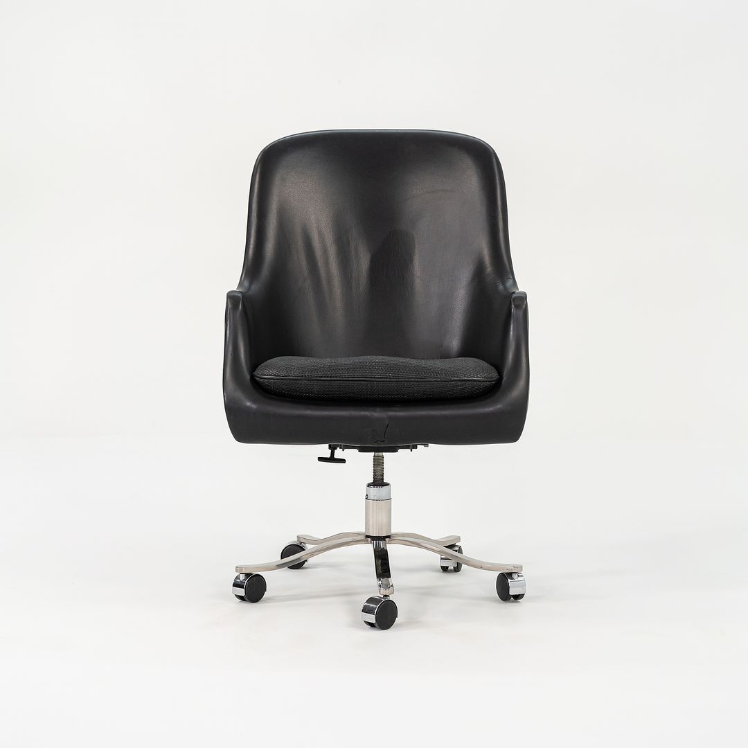 Alpha Bucket Executive Chair