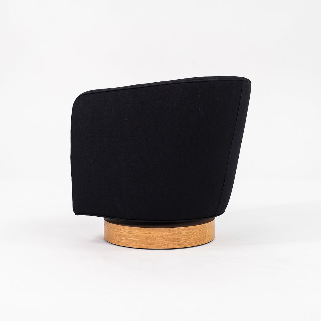 Papa Roxy Swivel Lounge Chair
