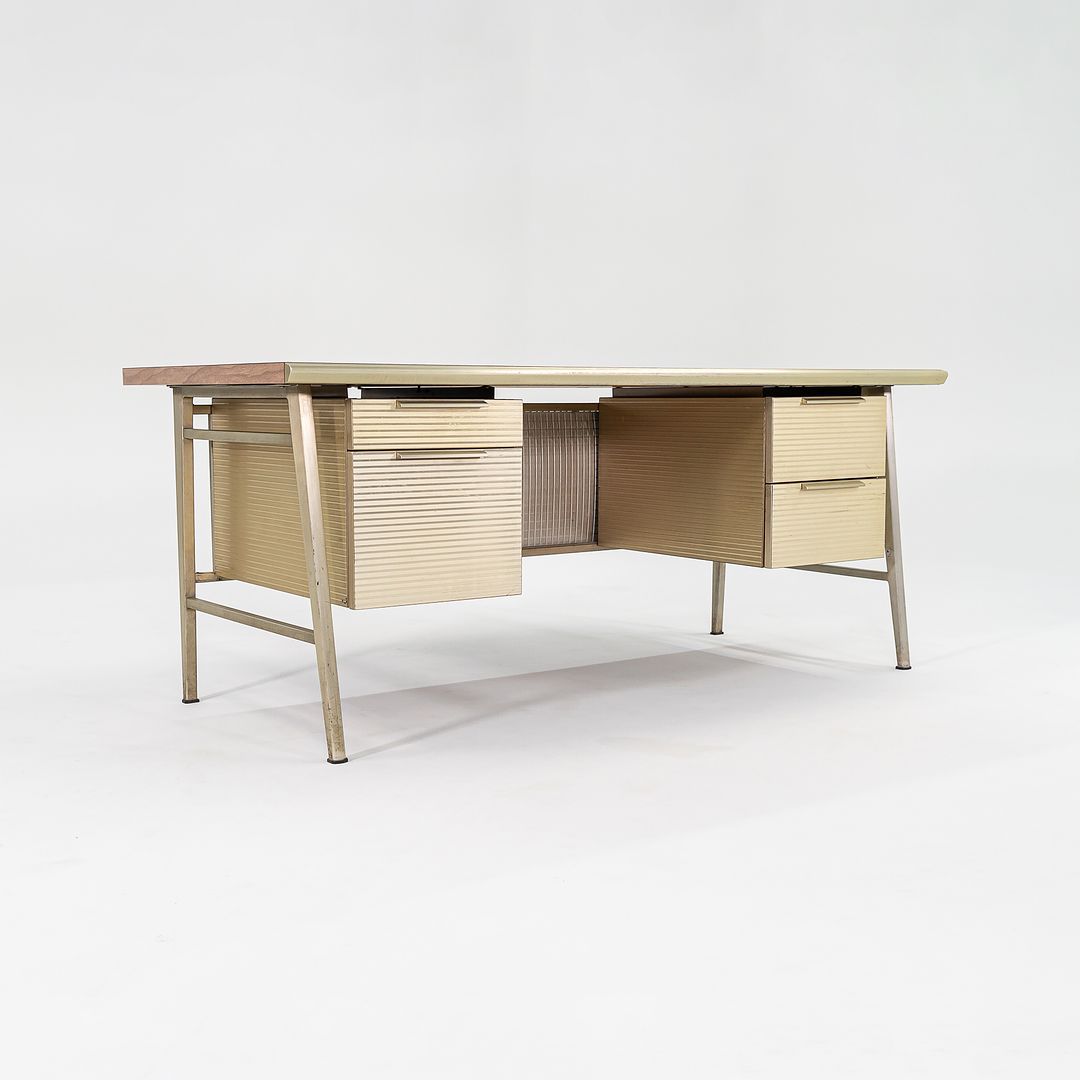 Italic Desk