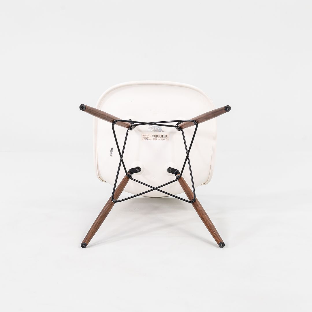 DSW Side Chair with Dowel Base