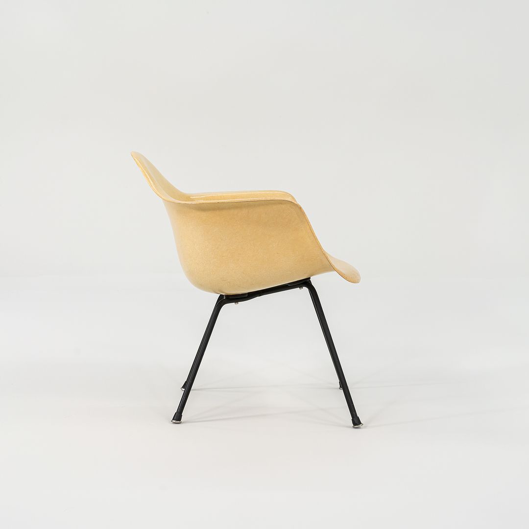MAX Armchair