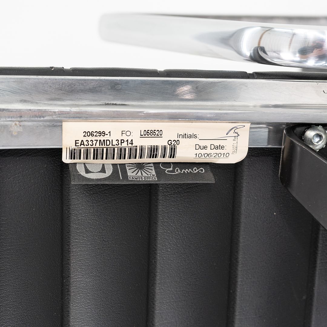 Aluminum Group Executive Desk Chair