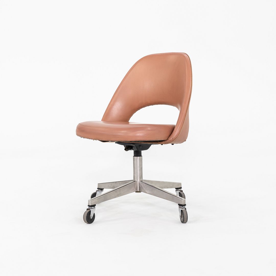 Saarinen Executive Swivel Side Chair