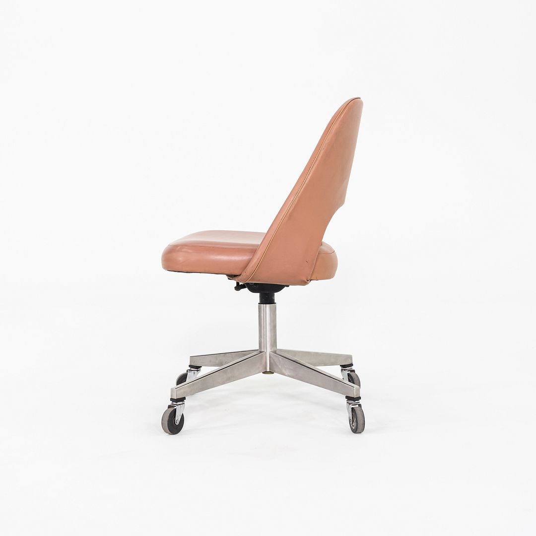 Saarinen Executive Swivel Side Chair