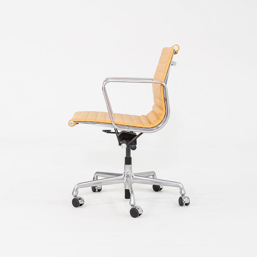 Aluminum Group Management Chair, EA335