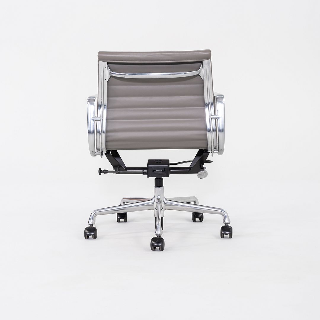 Eames Aluminum Group Management Desk Chair, Model EA335