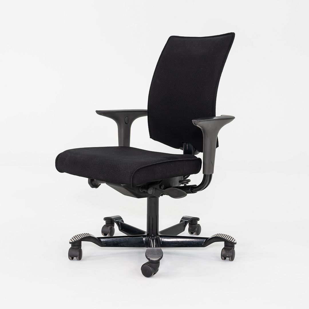 H05 Desk Chair