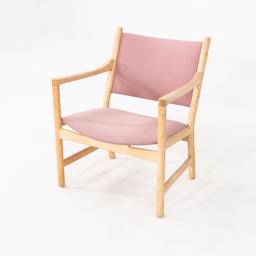 CH-52 Lounge Chair