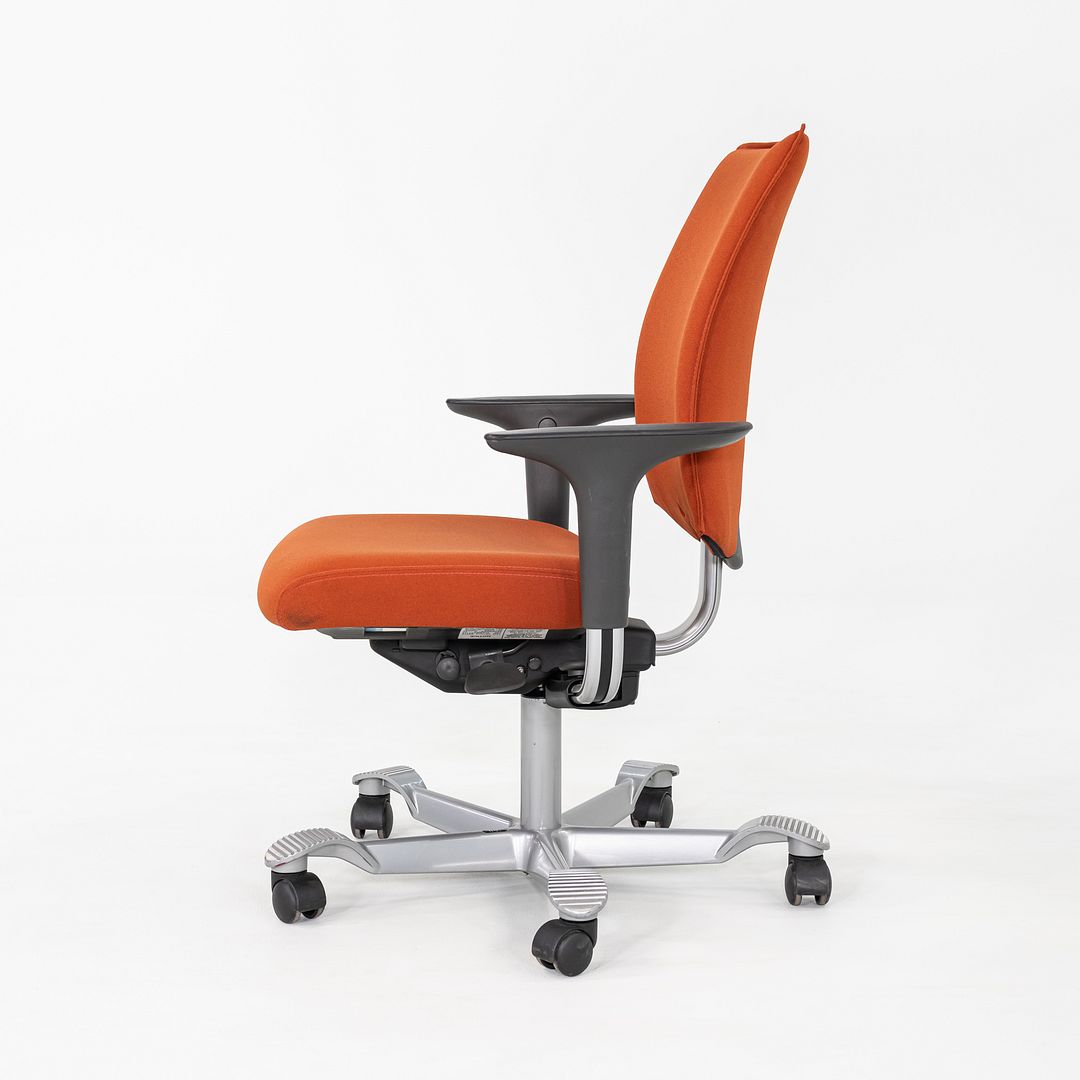 H05 Desk Chair
