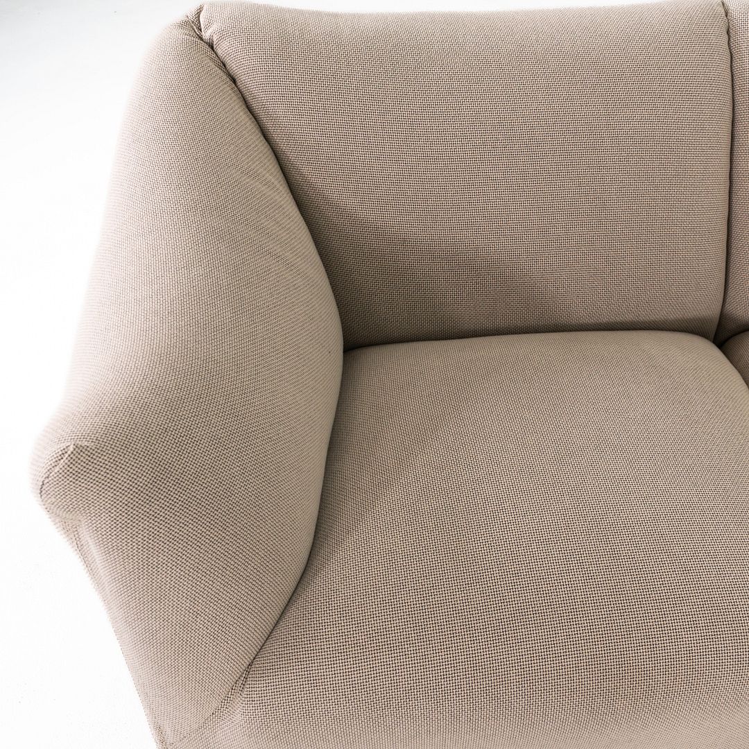 685 Loveseat Sofa
