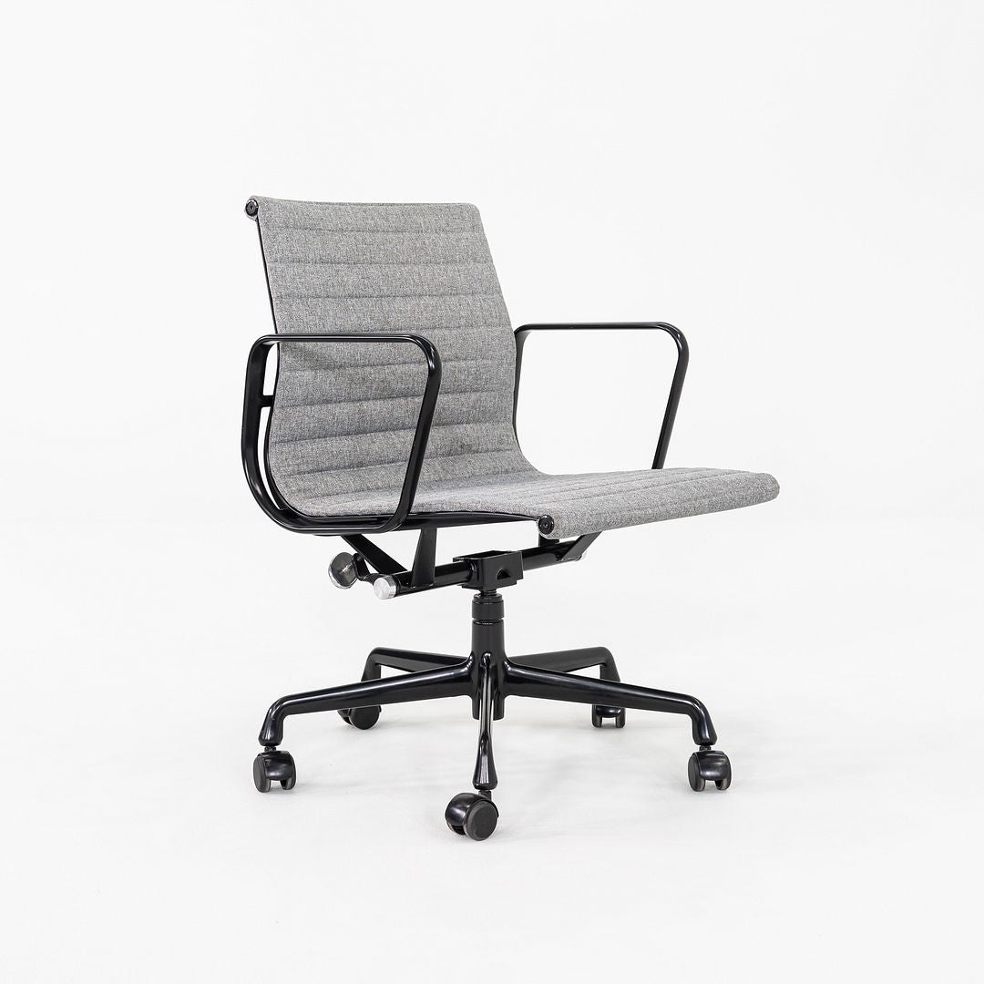 Aluminum Group Management Desk Chair, EA335