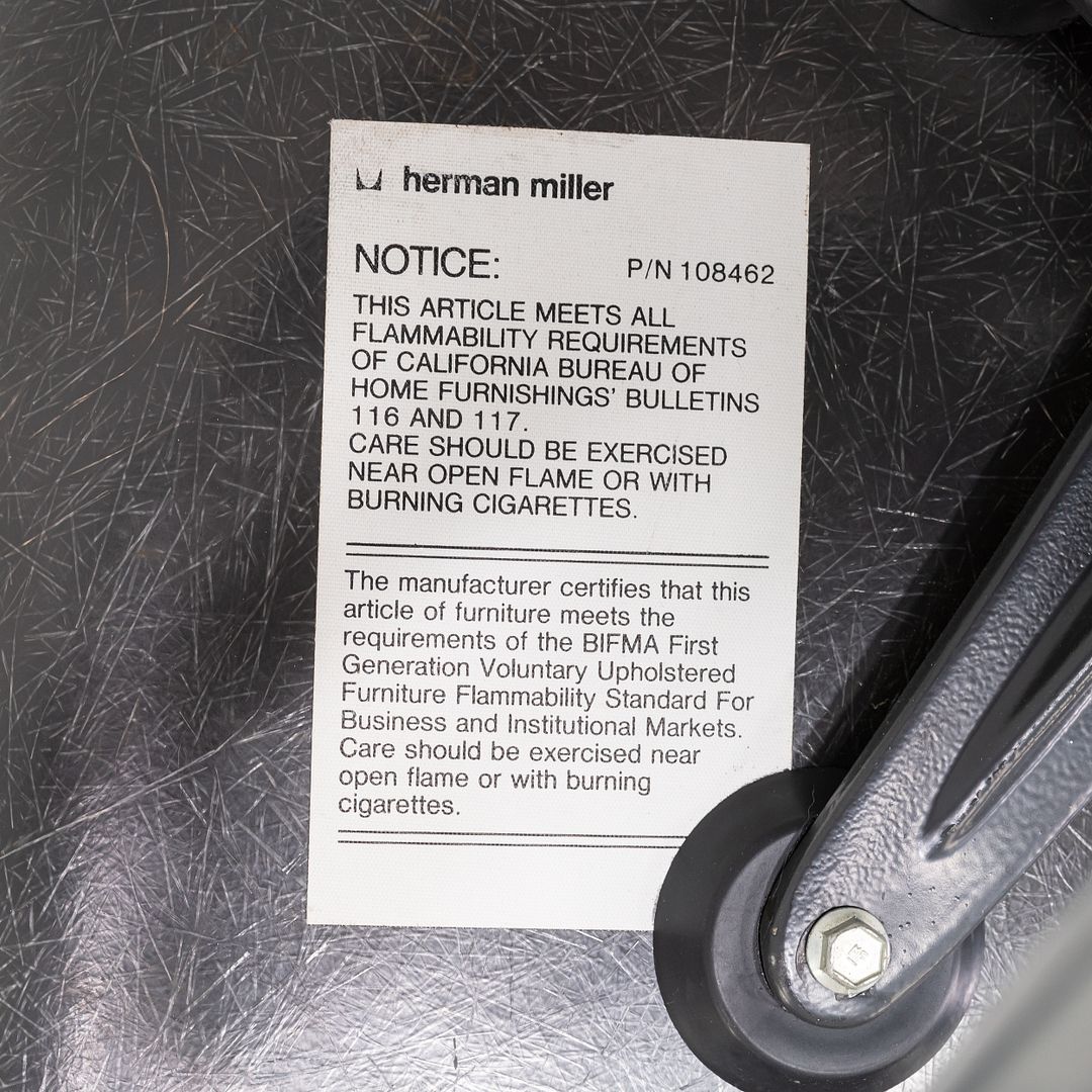 EC175 Desk Chair
