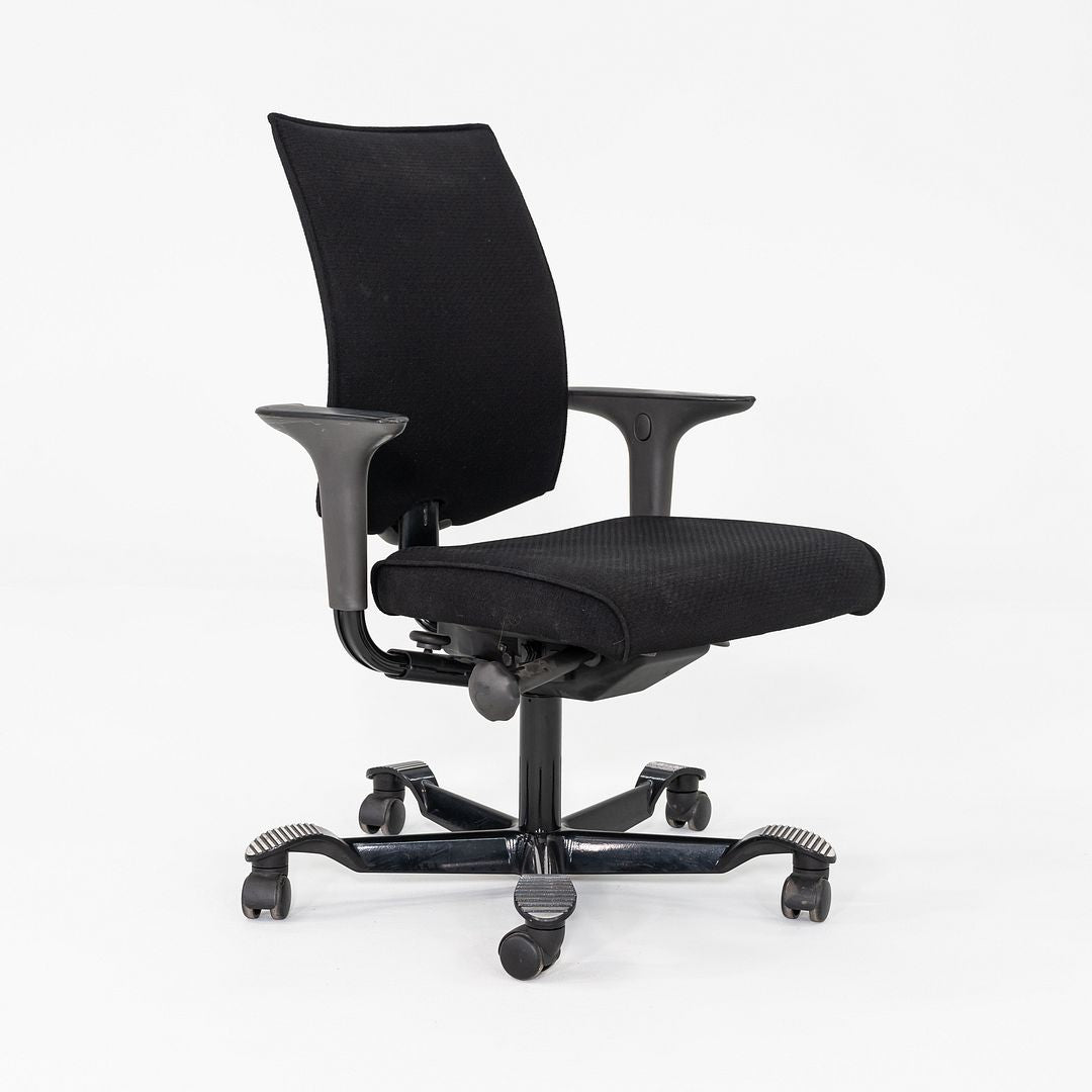 H05 Desk Chair