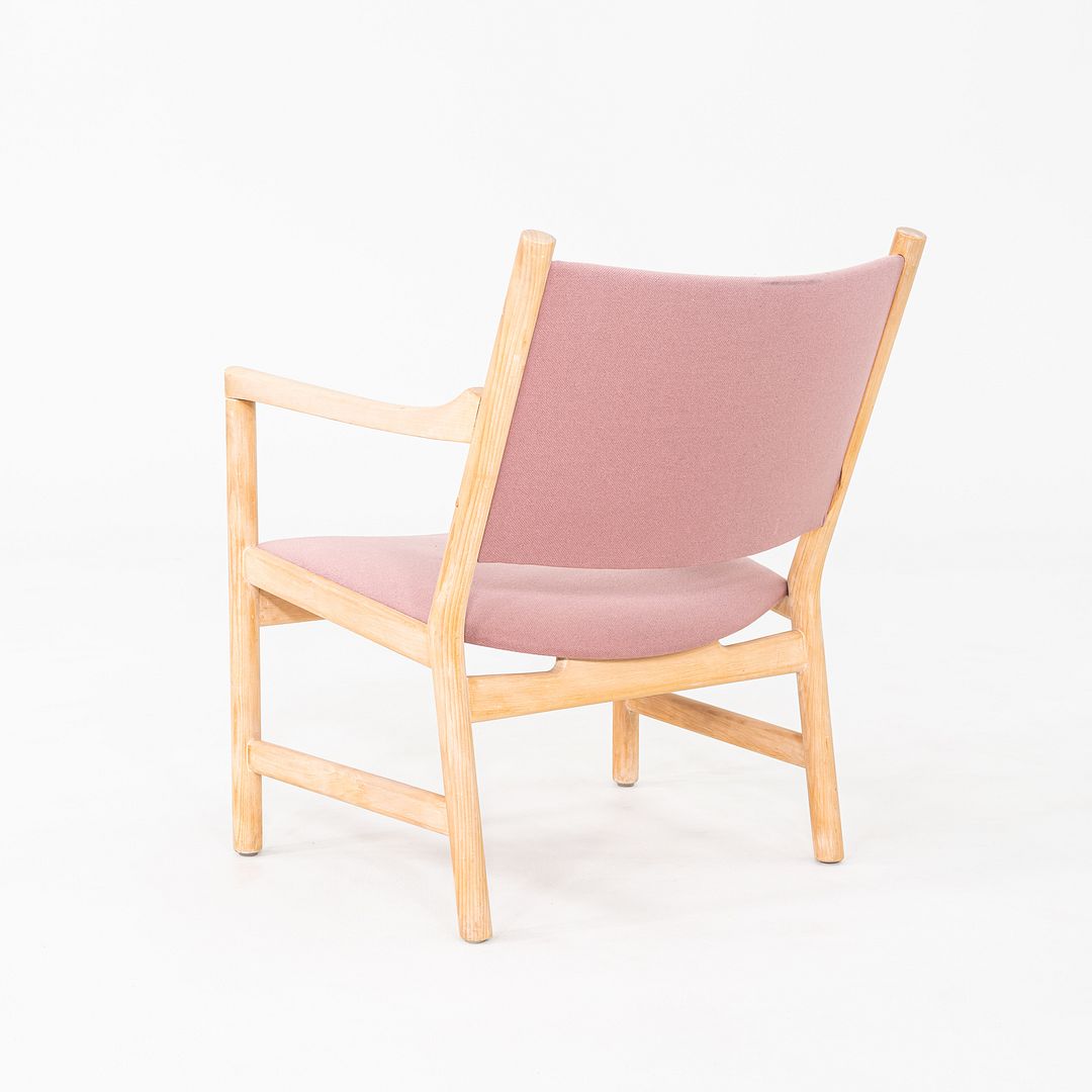 CH-52 Lounge Chair
