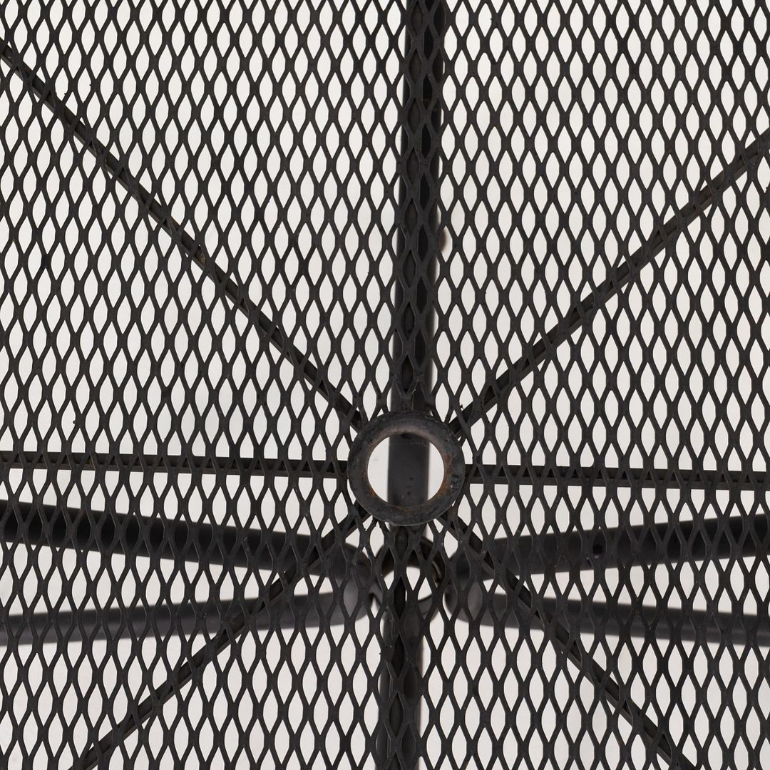Sculptura Round Dining Table