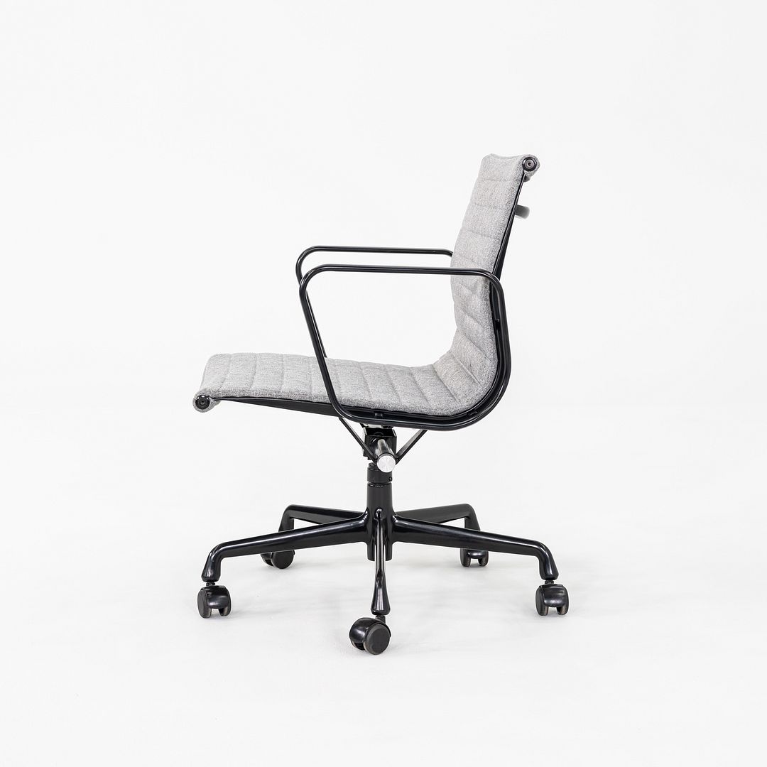 Aluminum Group Management Desk Chair, EA335