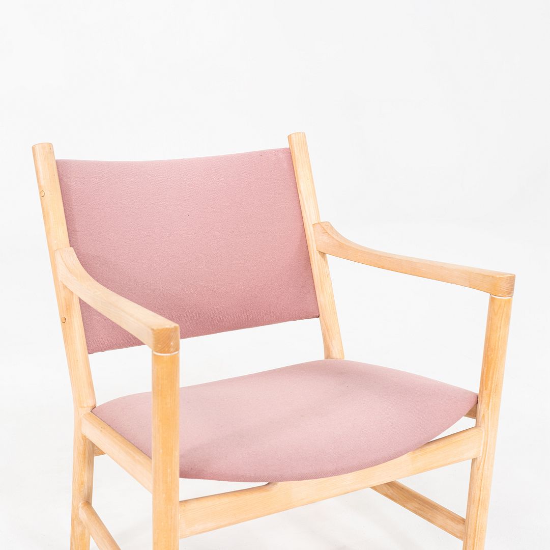 CH-52 Lounge Chair
