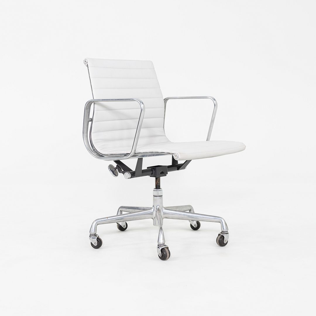 Eames Aluminum Group Management Chair, Model EA335