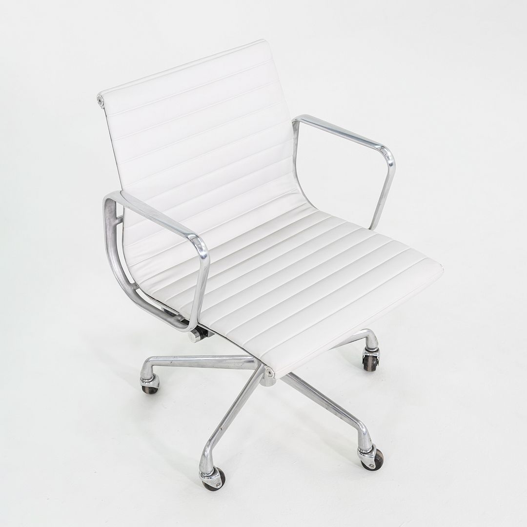 Eames Aluminum Group Management Chair, Model EA335