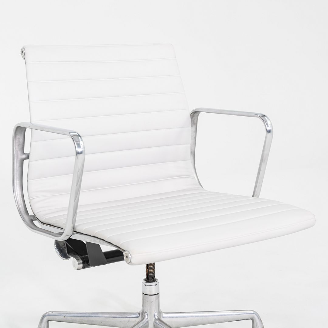 Eames Aluminum Group Management Chair, Model EA335